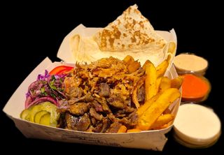 Shaorma mixtă la farfurie