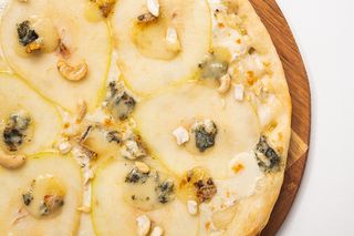 Піца Сирна з грушею | (0.5)