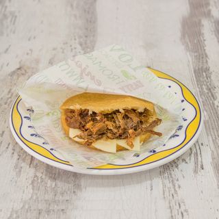 Arepa Mechada