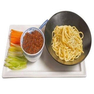 Espaguetis chinos con salsa de Pekín