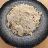 64A. Arroz frito  con huevo y pollo