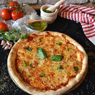 Pizza Margarita Mediana (35 cm.)