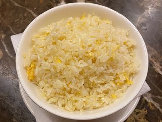 Arroz frito con huevo