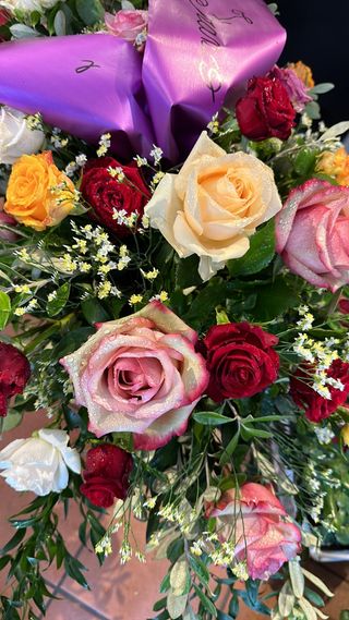 Bouquet di rose miste colorate
