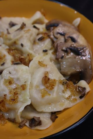 Вареники з м'ясом та смаженою цибулею