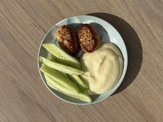 Котлетки з лосося та  судака з картопляним пюре (100/75/60g)