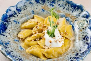 Вареники з качкою та горіховим соусом (220 г)