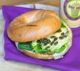 Bagel mozzarella & avo