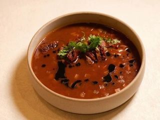 Supă cu fasole şi carne de vită