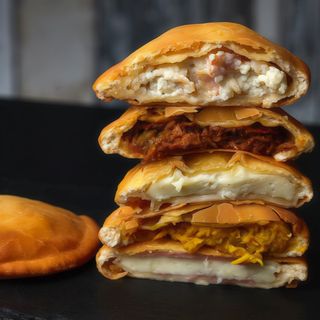 COMBO 6 ANDINOS + 2 BEBIDAS + 1 SALSA