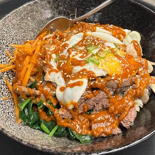 Arroz coreano con ternera (Bibimbap)