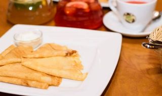 Блины со сметаной