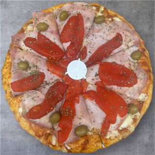 Pizza de jamón y morrón 