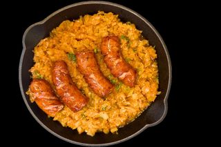 Varza calita la cuptor cu carnati de porc