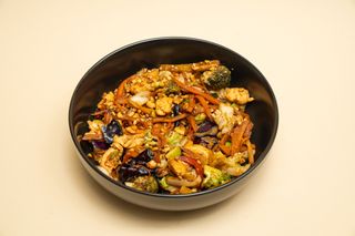 Piletina sa kikirikijem i povrćem