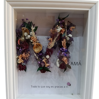 Cuadro letra con flor preservada