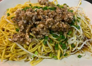 Tallarines Revuelto Con Carne Picada