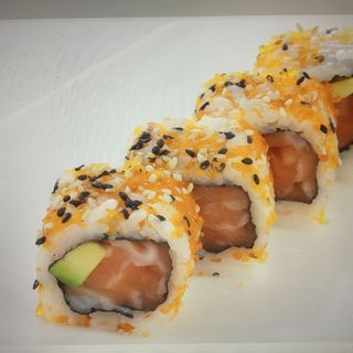 136 Yasai Sake 4pz Roll Di Riso Con Salmone Crudo E Avocado