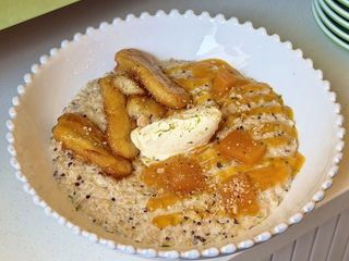 Вівсянка з кіноа та запеченим бананом (300g)