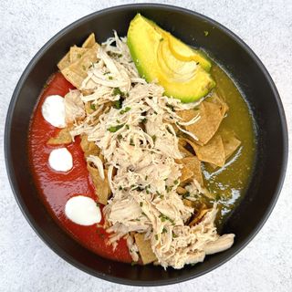 Chilaquiles "divorciados" con Pollo