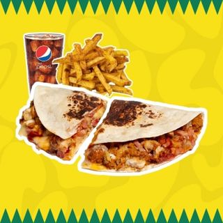 Quesadilla + Patatas o Nachos con Queso + Bebida