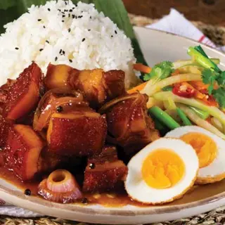 Cơm thịt lợn, rau xào
