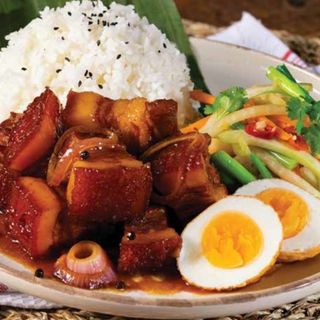 Cơm thịt lợn, rau xào