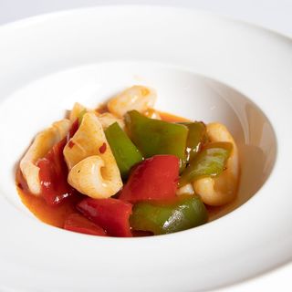 76 Calamari in salsa piccante