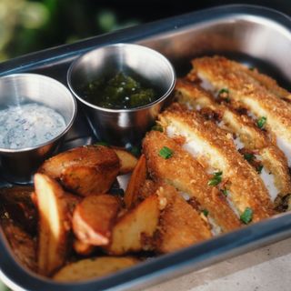 ШНІЦЕЛЬ КУРЯЧИЙ З КАРТОПЛЕЮ ПО-СЕЛЯНСЬКИ