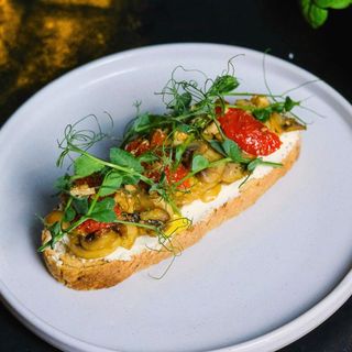 Bruschetta cu ciuperci și cremă de brânză