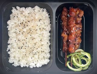Frigarui de pui teriyaki bento