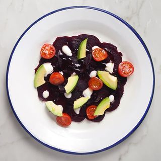 Carpaccio di barbabietola con avocado