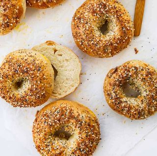 Bagel Con Mantequilla Y Mermelada