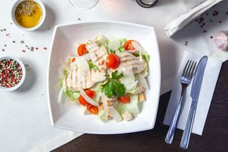 Salată cu piept de pui