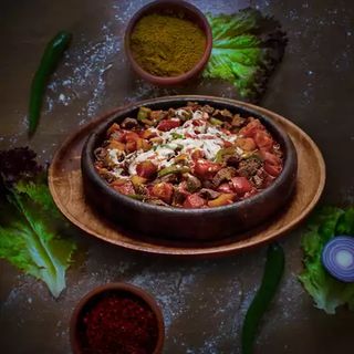 CARNE DE VITA CU LEGUME LA CUPTOR