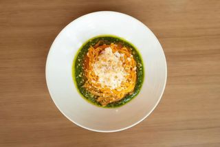 Linguine z pesto i burratą