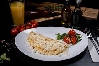 Omleta cu sunca si mozzarella