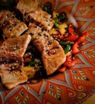 Wok De Tarantelo De Atún Rojo