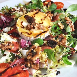 37. Ensalada de rulo de cabra 