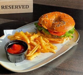 Бейгл-бургер острый