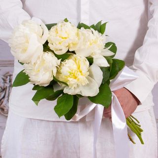 Buchet cu 9 bujori albi