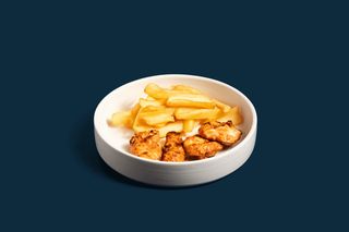 Шашлык из курицы с картофелем фри