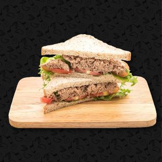 Sándwich Vegetal Con Atún