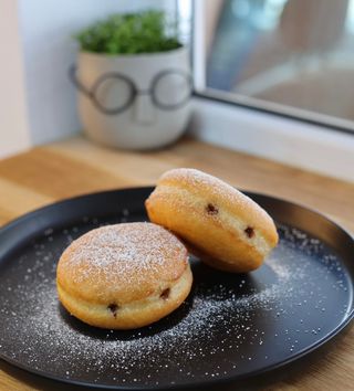 Gogoaşă cu ciocolată și alune