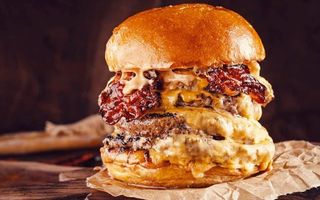 ორმაგი ბეკონის ბურგერი