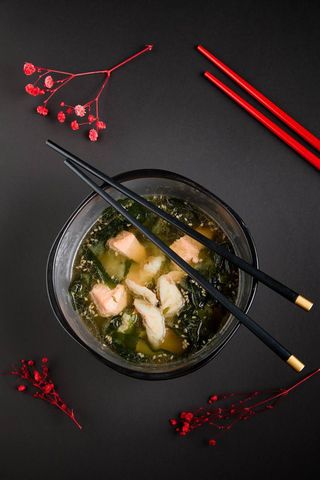 Мисо суп с лососем и креветками Блэк Тайгер/ Miso soup somon creveți Black Tiger