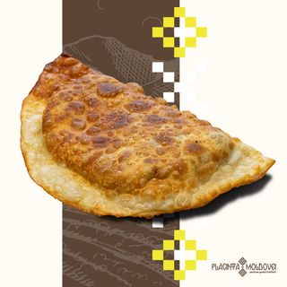 Chebureki brânză de vaci și verdeață