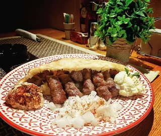 Sarajevski ćevapi u lepinji