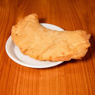 Calzone con prosciutto cotto e mozzarella