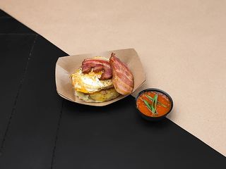 Картопля на грилі з яйцем та беконом (300/50г)